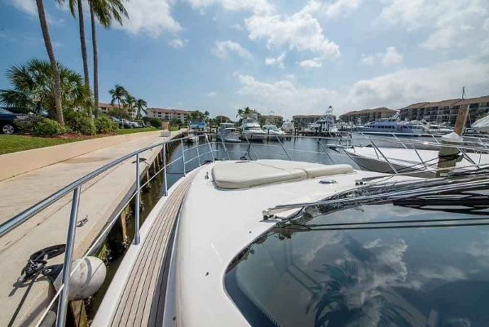 Azimut Yacht